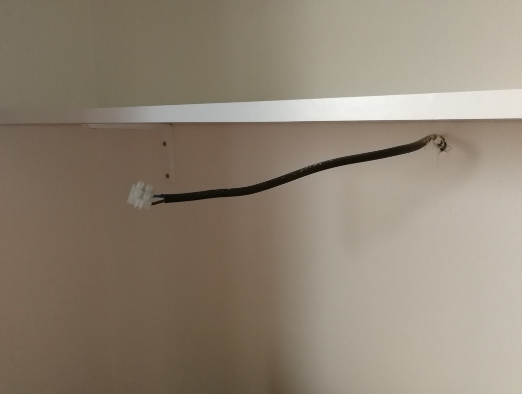 odstanění kabelu ze zdi nebo montáž světla