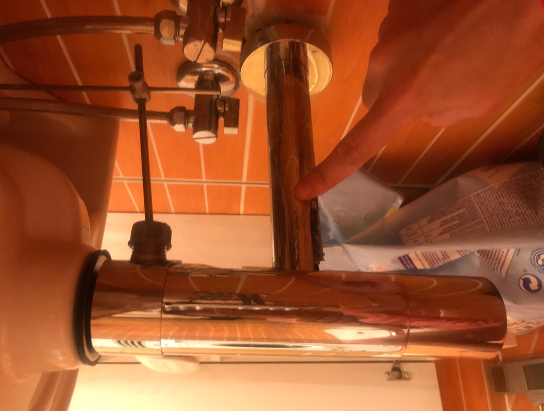vymenit trubku u sifonu umyvadla (rozleptala jsem ji nejakym cisticem)