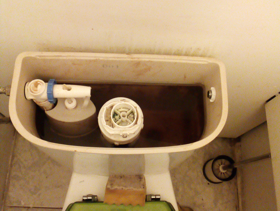 Oprava napouštění vody na WC