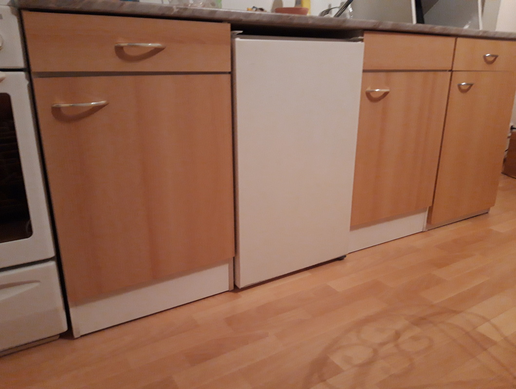 Demontáž spodní části kuchyňské linky