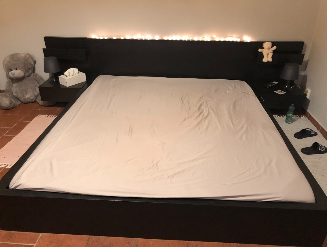 Postel, skříň značky Ikea - rozmontovat, vyhodit