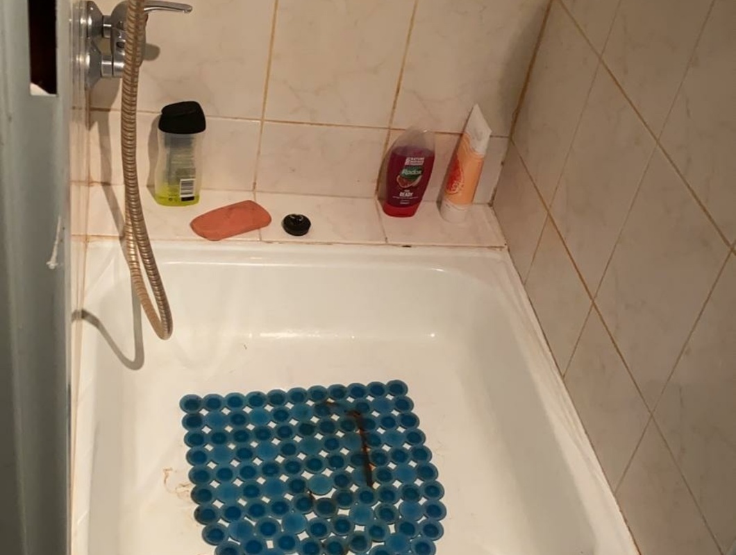 Výměna smaltované vaničky ve sprchovém koutě v Bohnicích