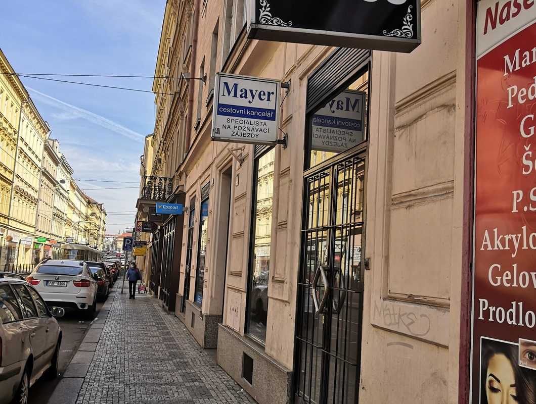 Sundat světelnou reklamu (vystrč)