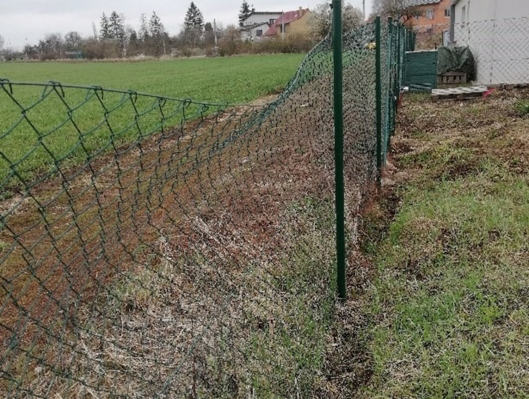 Oprava drátěného plotu