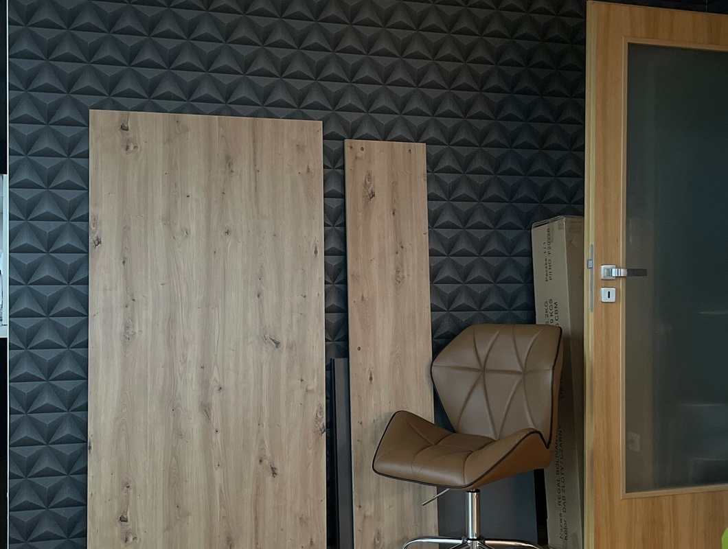Slozeni pracovniho stolu a 120cm regalu