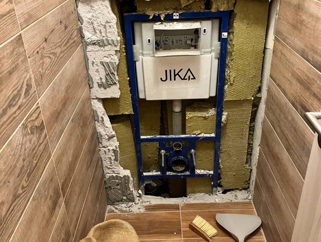 Drobná dostavba zdi na wc