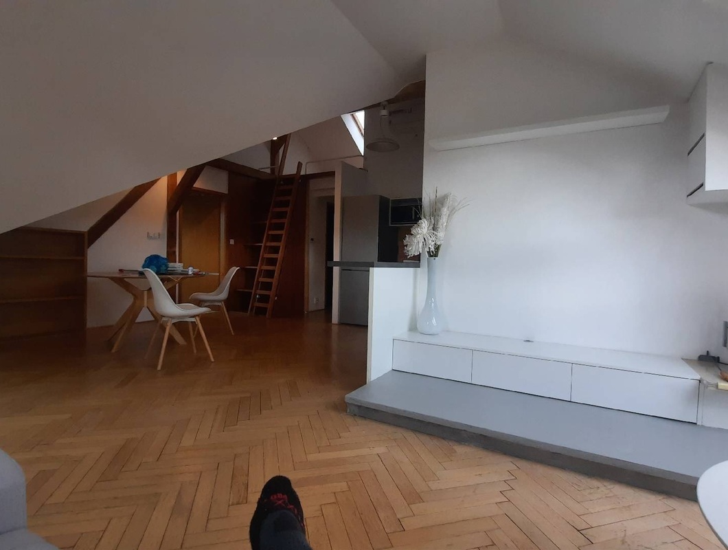 Malování půdní byt jen svislé stěny