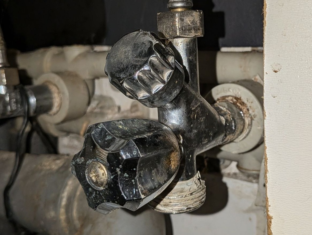 výměna kohoutu pro přívod vody pro myčku