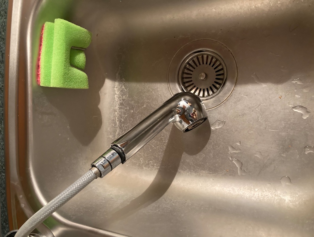 Baterie frézování s hadici stále ve spoji teče